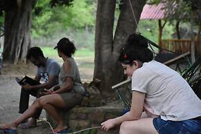 Funky Leopard Safari Lodge Bordering Yala National Park - Hostel