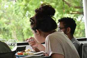 Funky Leopard Safari Lodge Bordering Yala National Park - Hostel