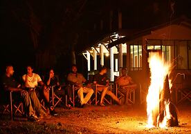 Funky Leopard Safari Lodge Bordering Yala National Park - Hostel