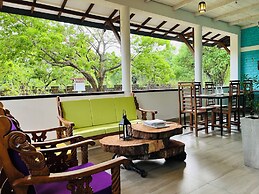 Funky Leopard Safari Lodge Bordering Yala National Park - Hostel