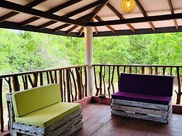 Funky Leopard Safari Lodge Bordering Yala National Park - Hostel