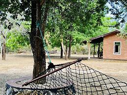 Funky Leopard Safari Lodge Bordering Yala National Park - Hostel