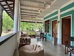 Funky Leopard Safari Lodge Bordering Yala National Park - Hostel