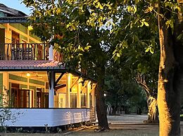 Funky Leopard Safari Lodge Bordering Yala National Park - Hostel