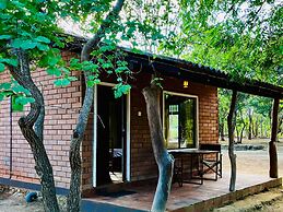 Funky Leopard Safari Lodge Bordering Yala National Park - Hostel