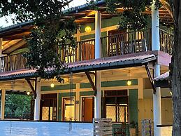 Funky Leopard Safari Lodge Bordering Yala National Park - Hostel