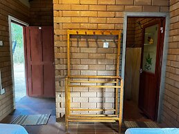 Funky Leopard Safari Lodge Bordering Yala National Park - Hostel