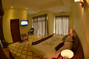 Ocean Blue Ngwe Saung Beach Hotel