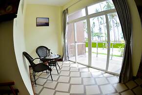 Ocean Blue Ngwe Saung Beach Hotel