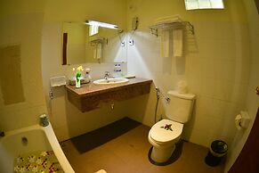 Ocean Blue Ngwe Saung Beach Hotel