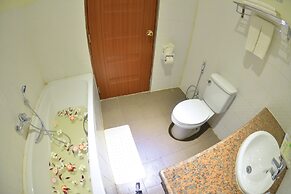 Ocean Blue Ngwe Saung Beach Hotel