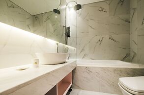 Hotel the Designers Premier Seongsu and Konkuk univ