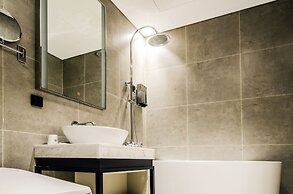 Hotel the Designers Premier Seongsu and Konkuk univ