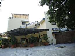 Hotel Saroj Sagar - Sagar