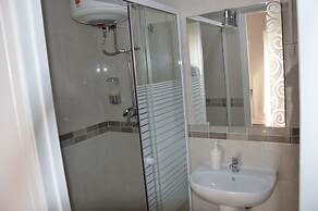 Lx Center Guesthouse