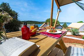 Arena One 99 Glamping