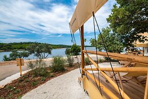 Arena One 99 Glamping