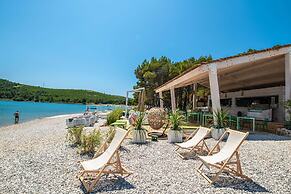 Arena One 99 Glamping