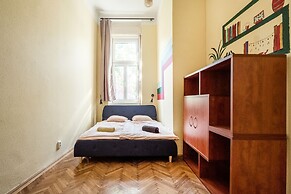 Baroque Hostel & Coworking