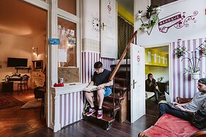 Baroque Hostel & Coworking