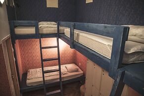 Baroque Hostel & Coworking