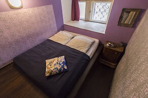 Baroque Hostel & Coworking