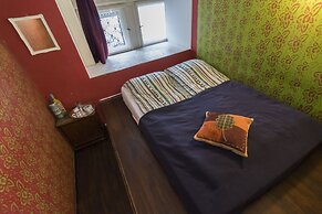 Baroque Hostel & Coworking