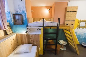 Baroque Hostel & Coworking