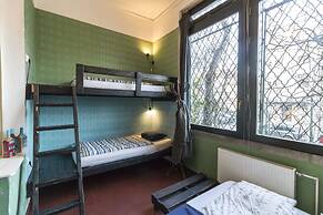 Baroque Hostel & Coworking