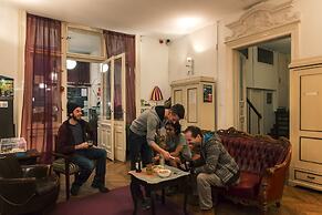 Baroque Hostel & Coworking