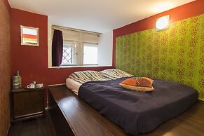 Baroque Hostel & Coworking