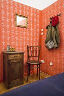 Baroque Hostel & Coworking