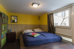 Baroque Hostel & Coworking