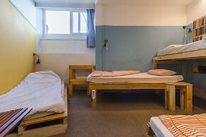 Baroque Hostel & Coworking