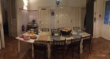 Baroque Hostel & Coworking