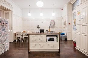 Baroque Hostel & Coworking