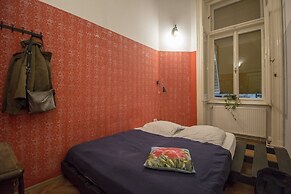 Baroque Hostel & Coworking