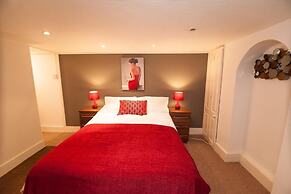 Courthouse Apartments