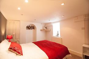 Courthouse Apartments