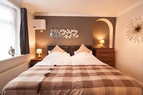 Courthouse Apartments