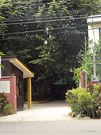 Laura's House Bed & Breakfast