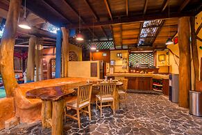 Tree House Beachfront Lodge