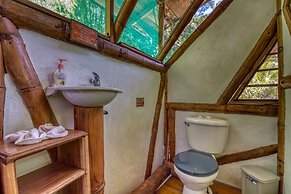 Tree House Beachfront Lodge