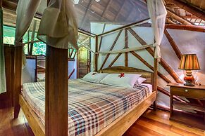 Tree House Beachfront Lodge