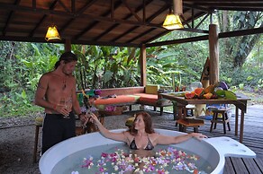 Tree House Beachfront Lodge