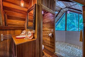 Tree House Beachfront Lodge