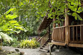 Tree House Beachfront Lodge