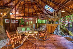 Tree House Beachfront Lodge