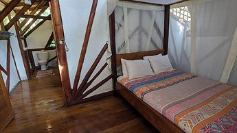 Tree House Beachfront Lodge