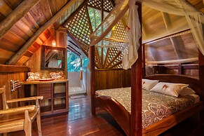 Tree House Beachfront Lodge